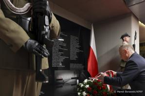 [VIDEO] Hołd dla ofiar katastrofy smoleńskiej