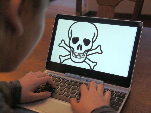30 proc. dzieci spędza codziennie 2–4 h w internecie. Większość z nich nie ma zainstalowanych programów chroniących przed szkodliwymi treściami